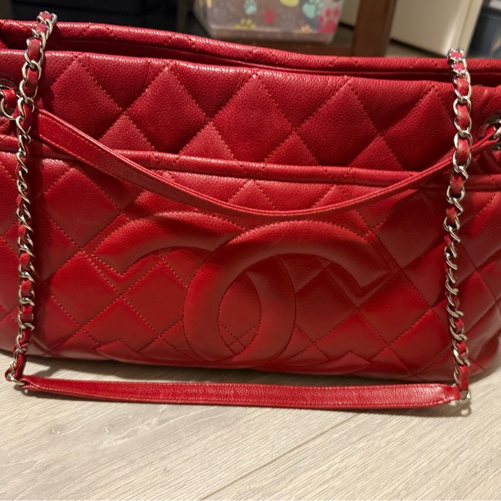 Chic Red Quilted Leather Bag